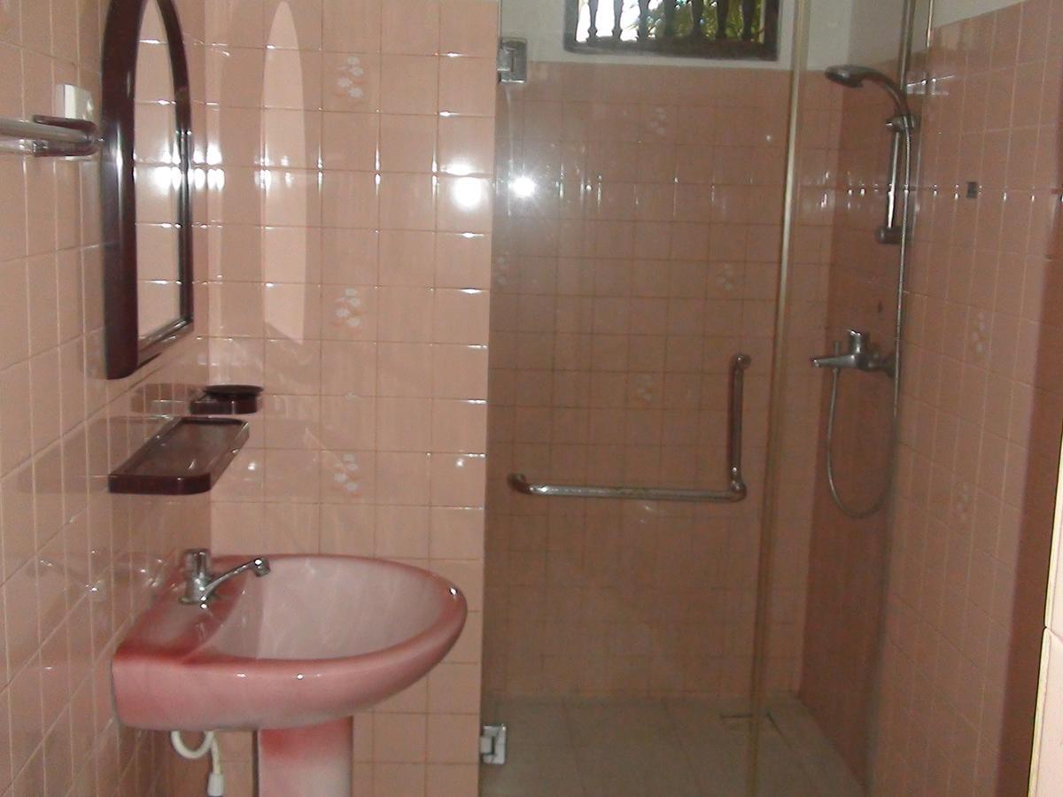 Villa De Rosh Ettukala Bagian luar foto